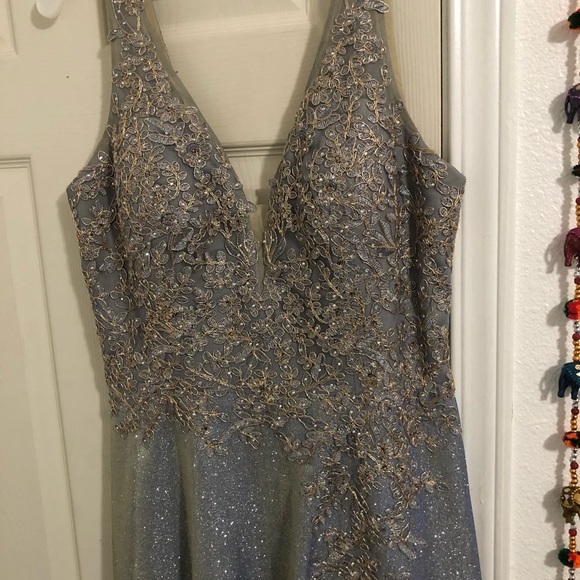 New prom dress never worn due to COVID - Picture 4 of 4